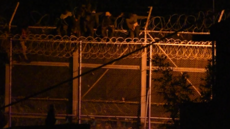 Aux portes de l'Europe : plusieurs migrants forcent le mur de Ceuta