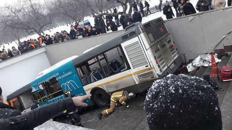 Un bus dévale dans un passage souterrain à Moscou, au moins cinq morts (IMAGES)