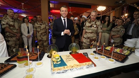 Macron au Niger avec les troupes françaises : retour ou retrait de la France en Afrique ?