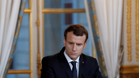 Quand une photo que Macron avait «personnellement demandé» de ne pas prendre se retrouve sur Twitter