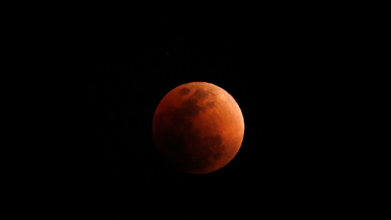 Pour la première fois depuis 150 ans, voici la «super Lune bleue de sang» (IMAGES)