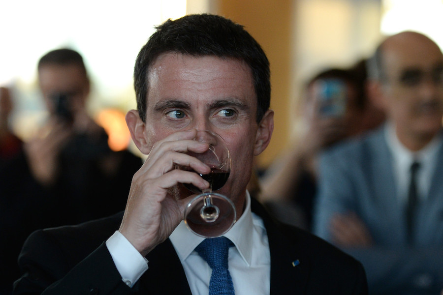 «J'attends une explication» : Valls outré d'illustrer un article des Inrocks... sur l'alcoolisme