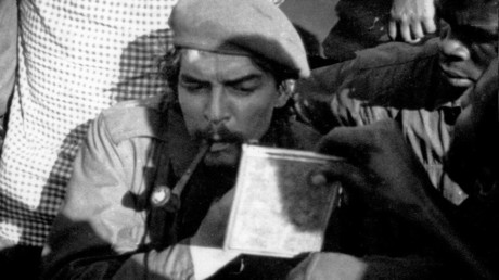 «A quand un hommage à Pol Pot ?» : Ferry furieux contre Hidalgo pour une exposition sur Che Guevara