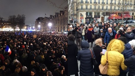 A gauche : Manifestation pour Charlie Hebdo le 7 janvier 2015 place de la République à Paris ; à droite : Manifestation pour Charlie Hebdo le 7 janvier 2018 place de la République à Paris