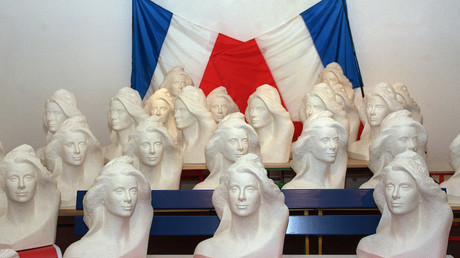 Bustes de Catherine Deneuve, choisie en 1989 pour incarner la République,  photo ©JEAN MEUNIER / AFP