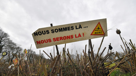 Abandon du projet de NDDL : la droite, le FN et des socialistes dénoncent un «déni de démocratie»