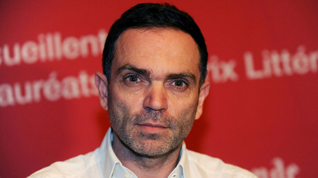 Politique migratoire : Yann Moix accuse Emmanuel Macron «d'humilier la France»