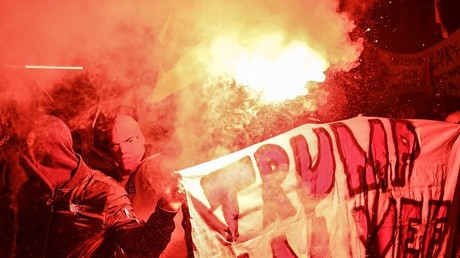 «La Suisse accueille des nazis» : manifestation à Zurich contre la venue de Trump à Davos (IMAGES)