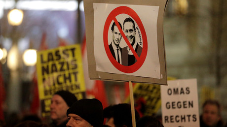Des manifestants qualifient le gouvernement autrichien de nazi à Vienne, le 26 janvier 2018