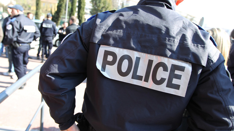 Un homme menace d'égorger employés et clients d'un salon de coiffure en criant «Allah akbar»