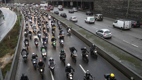 Un cortège de motards bloque le périphérique parisien, le 3 février