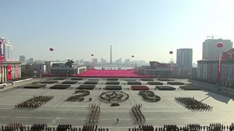 Danseuses du sabre et missiles : défilé gigantesque de la Corée du Nord à la veille des JO