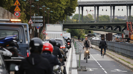 La main dans le sac : le délégué à la Sécurité routière stationne... sur une piste cyclable (VIDEO)