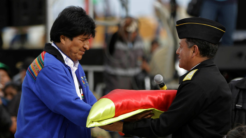 Bolivie : Evo Morales déploie un drapeau de 200 kilomètres pour réclamer un accès à l'océan