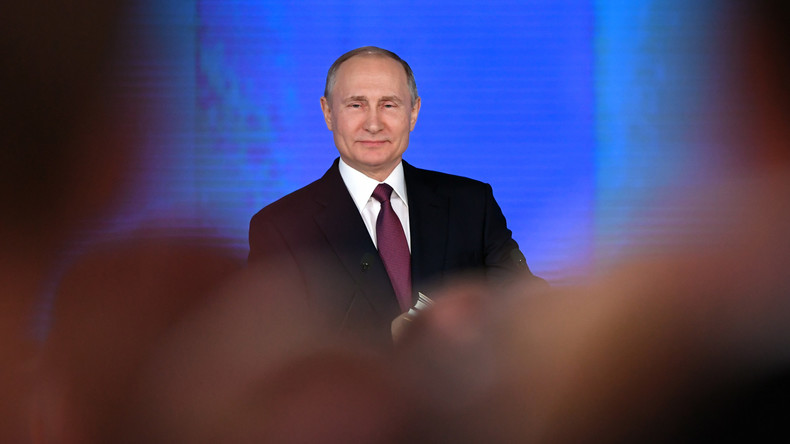 Vladimir Poutine aurait envisagé de devenir chauffeur de taxi dans les années 1990
