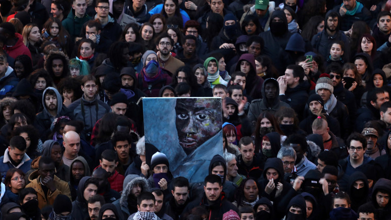 Une violente manifestation agite Madrid après la mort d'un migrant sénégalais (VIDEOS)