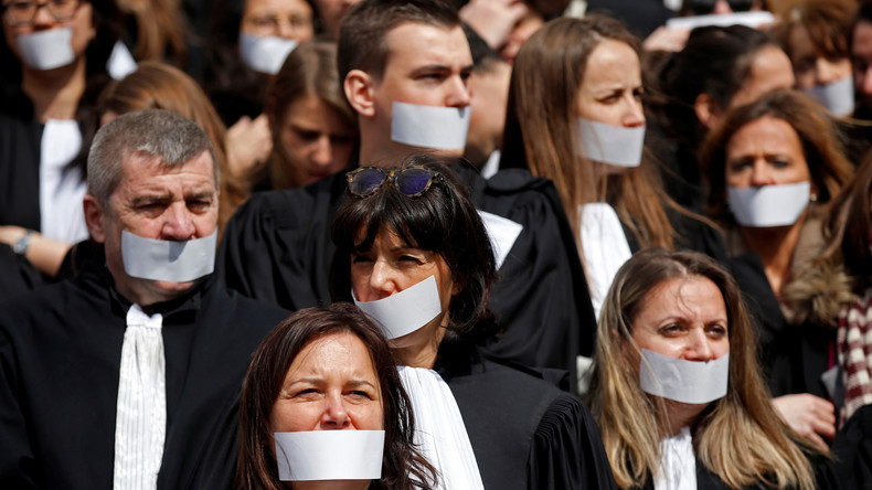 Journée morte dans toute la France contre la réforme de la justice (IMAGES)