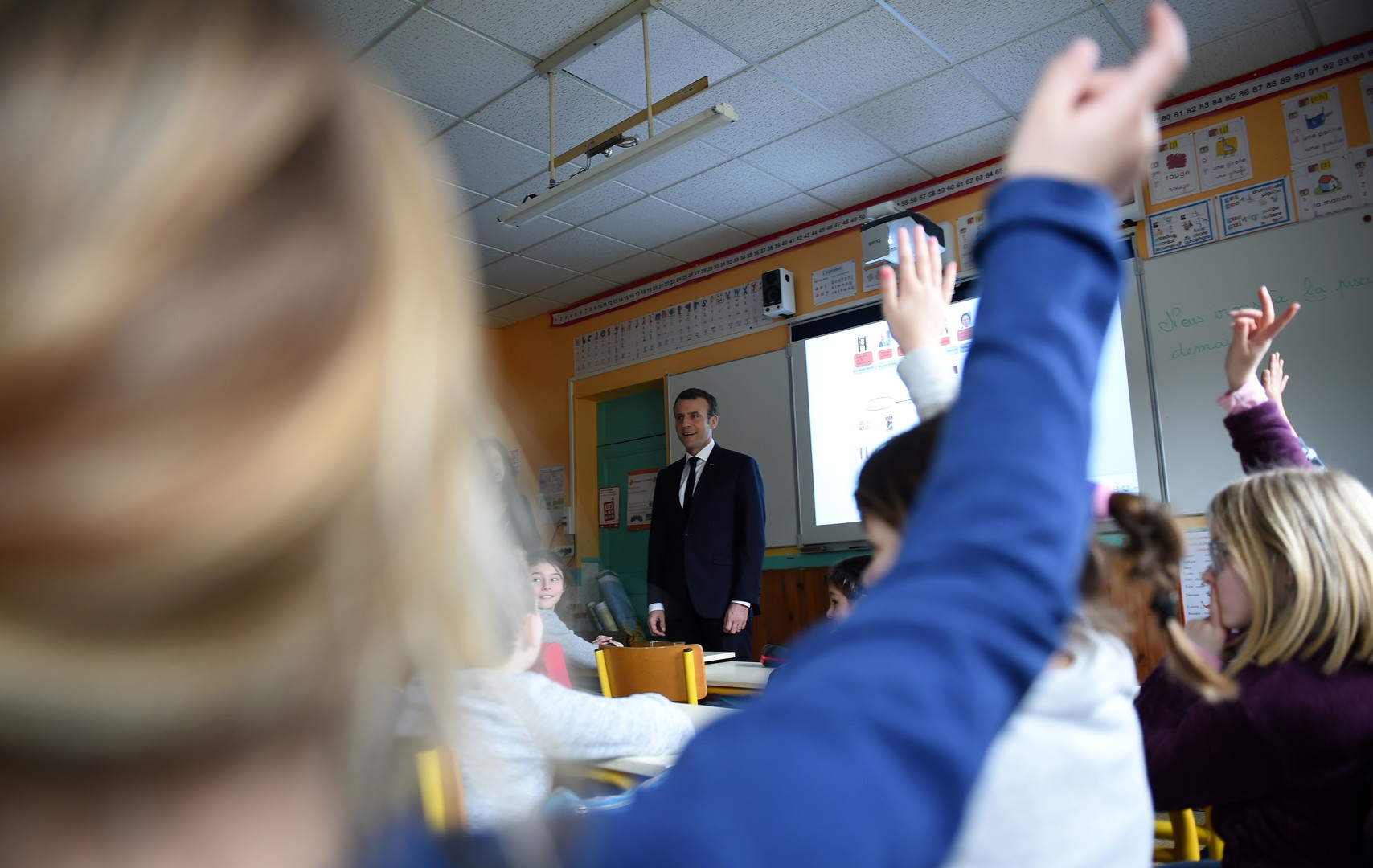 Ecole La Campagne Sacrifiée Pour Le Dédoublement Des Classes Dans Les Zones Sensibles — Rt