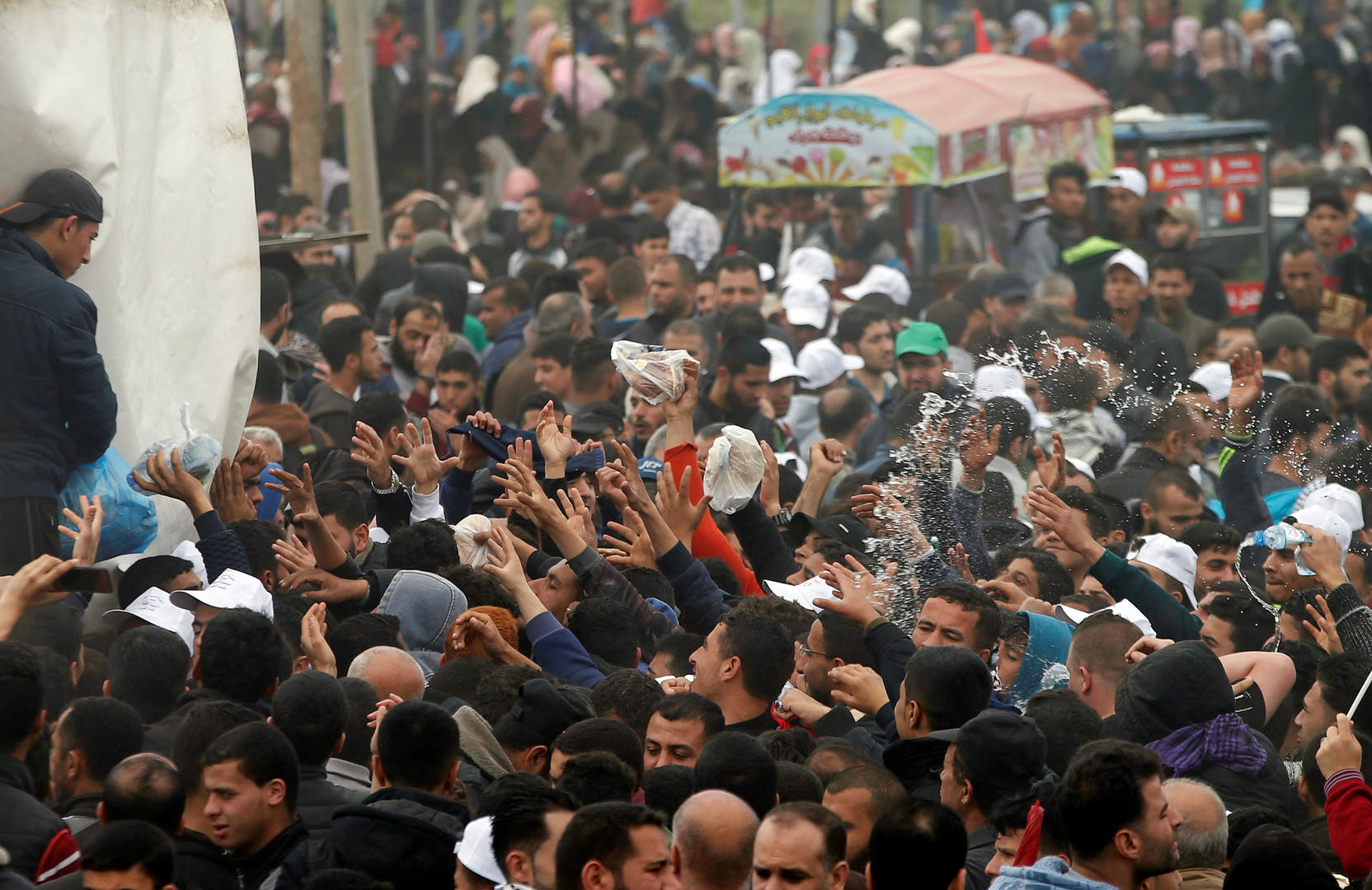 «Grande marche du retour» : 16 morts et au moins 1 400 blessés palestiniens (PHOTOS)