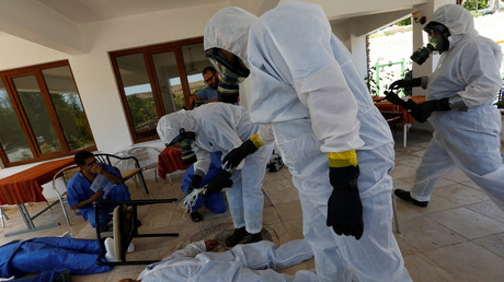 Illustration : des employés médicaux syriens s'entraînent à réagir à une attaque chimique