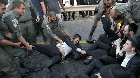 Israël : heurts entre la police et des juifs ultra-orthodoxes qui refusent le service militaire 