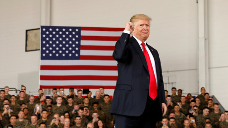 Donald Trump lors de son discours devant le corps des Marines à la base aérienne de Miramar en Californie, le 13 mars