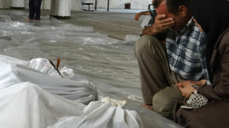 Un Syrien pleure la mort de ses proches, Image d'illustration
