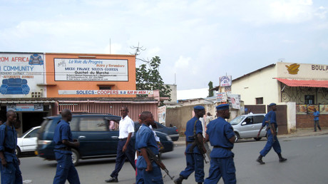Burundi : la police interpelle un couple non marié et l'humilie en public (VIDEO)