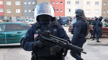 Les forces de sécurité dans la cité Ozanam de Carcassonne le 23 mars 2018, photo ©Eric CABANIS / AFP