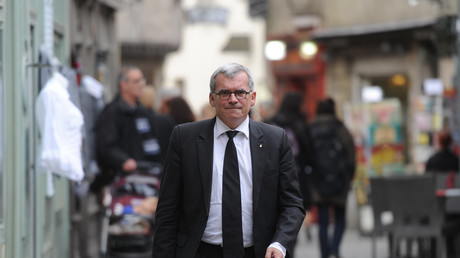 L'ancien maire (PS) de Carcassonne, Jean-Claude Perez, pose devant les tours de de la cité le 24 octobre 2013. (image d'illustration)