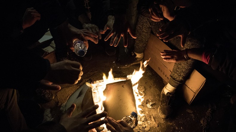 Mineurs marocains isolés à Paris : désabusés, des riverains évoquent une «poudrière» (VIDEO)