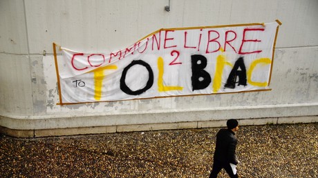 Une banderole à l'université de Paris I Sorbonne, occupées par des étudiants (Image d'illustration)