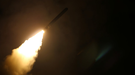 Un croiseur américain lance un missile Tomahawk le 14 avril 2018