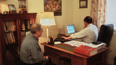 Image d'illustration d'une consultation entre un médecin et un patient