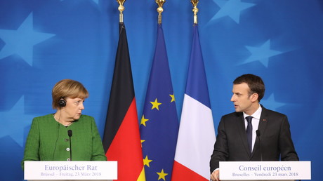 Angela Merkel et Emmanuel Macron, lors d'une conférence de presse conjointe, le 23 mars 2018 à l'issue de la réunion de printemps du conseil européen (illustration). 