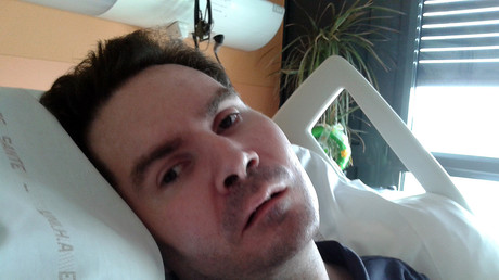 Vincent Lambert sur son lit d'hôpital en 2015.