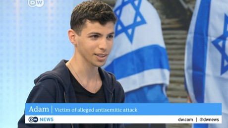 L'auteur de la vidéo, «Adam» répond à la Deutsche Welle, capture d'écran Deutsche Welle, DR