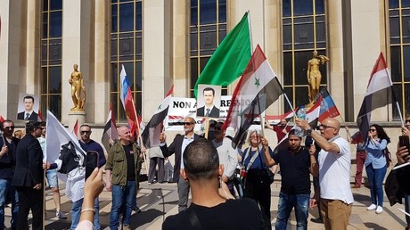 Paris : rassemblement en soutien de la Syrie d'Assad et pour dénoncer l'intervention française