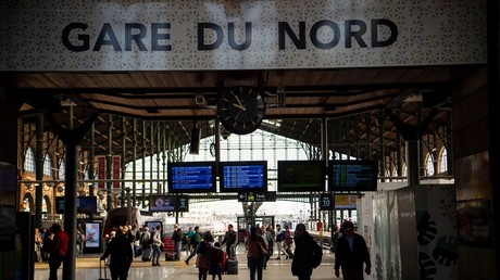 Etudiants et cheminots envahissent les gares du Nord et de l'Est à Paris (PHOTOS, VIDEOS)