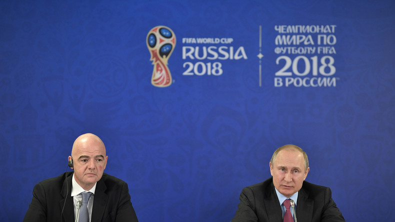 Vladimir Poutine encourage les organisateurs de la Coupe du monde (VIDEO)