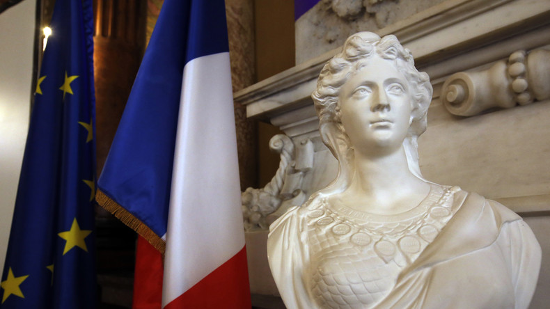 Féminiser la Constitution, une ineptie !