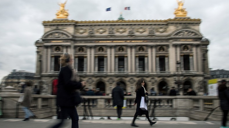 EN DIRECT : Attaque au couteau en plein Paris, au moins un mort, l'assaillant abattu
