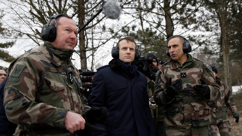 Service national universel : une promesse de campagne jugée «farfelue» et «coûteuse»