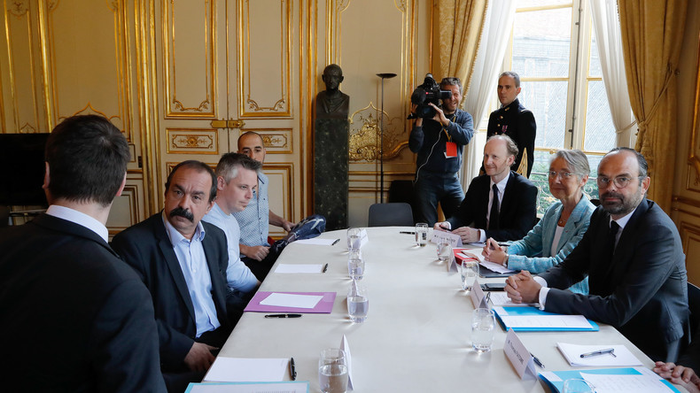 Edouard Philippe annonce une reprise par l'Etat de 35 milliards de dette de la SNCF