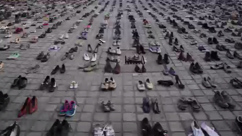 «Les vies des Palestiniens comptent» : des milliers de chaussures placées devant le Conseil de l’UE 