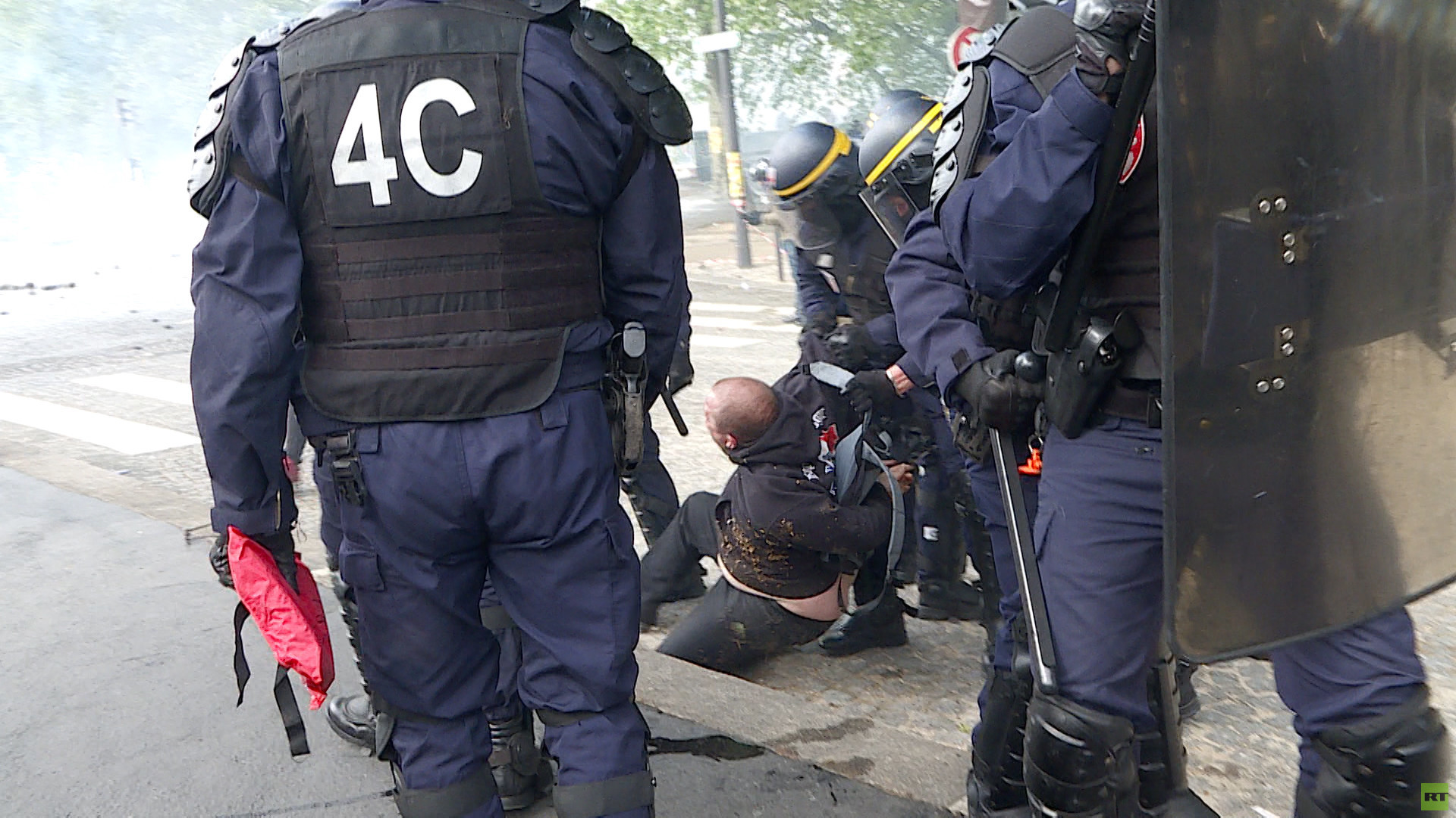 Violences du Premier mai : «Sans doute des bandes d'extrême droite», selon Jean-Luc Mélenchon