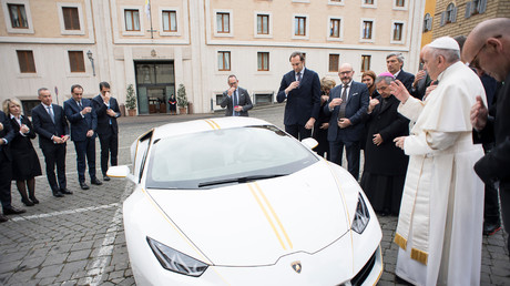 Le pape a décidé de vendre sa Lamborghini aux enchères