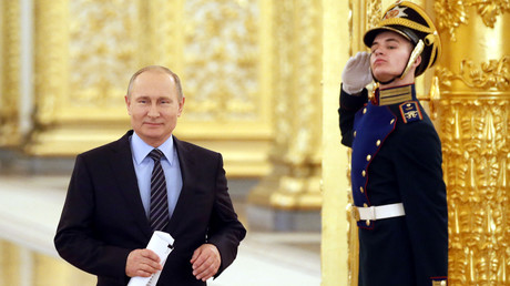 Réélu en mars avec 77% des voix et une participation de 68%, Vladimir Poutine entame officiellement ce 7 mai, un quatrième mandat présidentiel qui se prolongera jusqu’en 2024. 