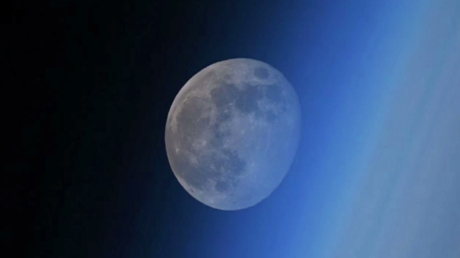 Disparition de la lune filmée depuis l’ISS 