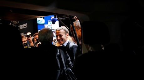 Emmanuel Macron en campagne, au salon automobile mondial de Paris, le 15 octobre 2015 (illustration)
